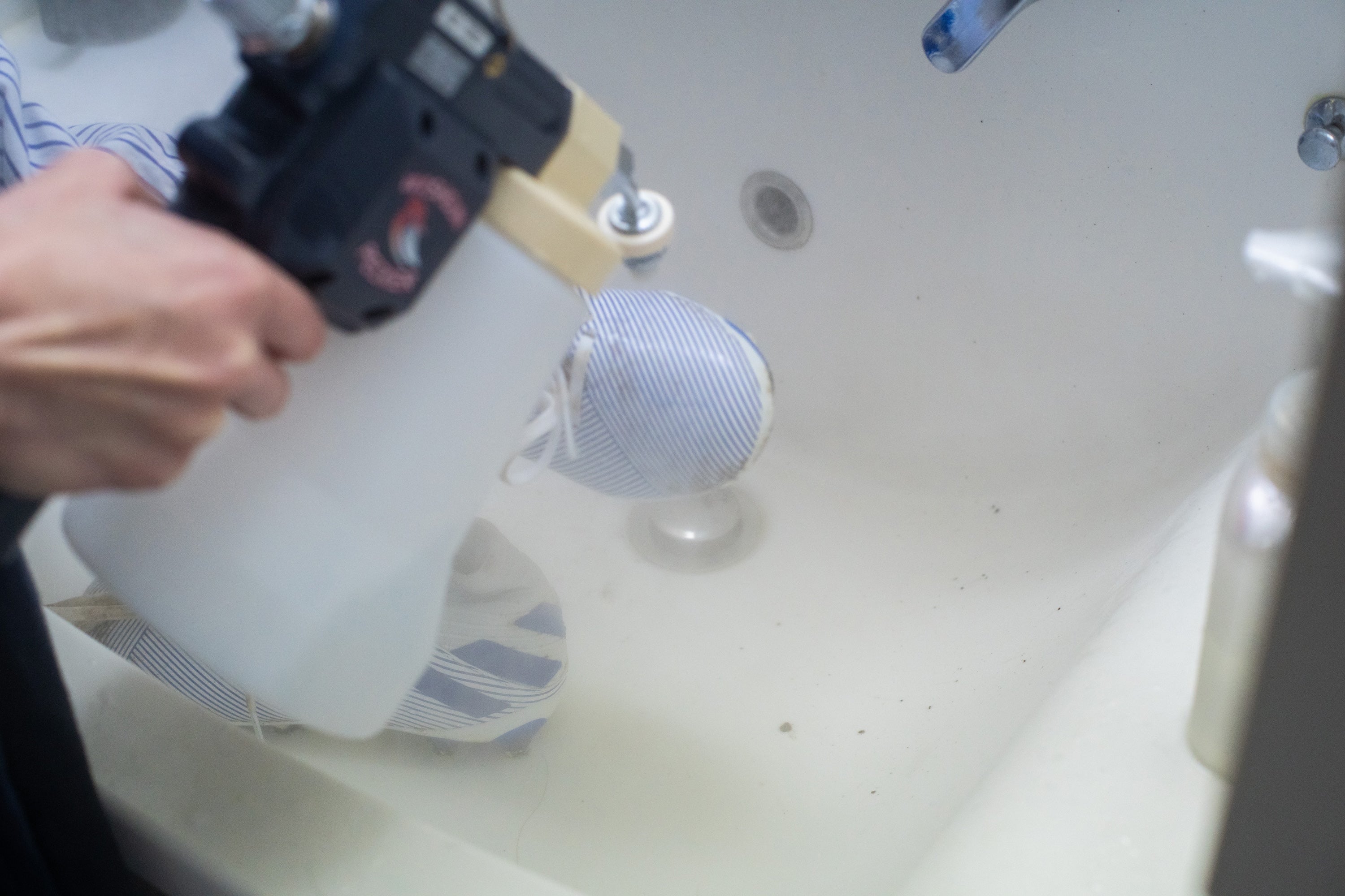 WASH GUN PECKER | サッカースパイクのメンテナンス、お手入れに